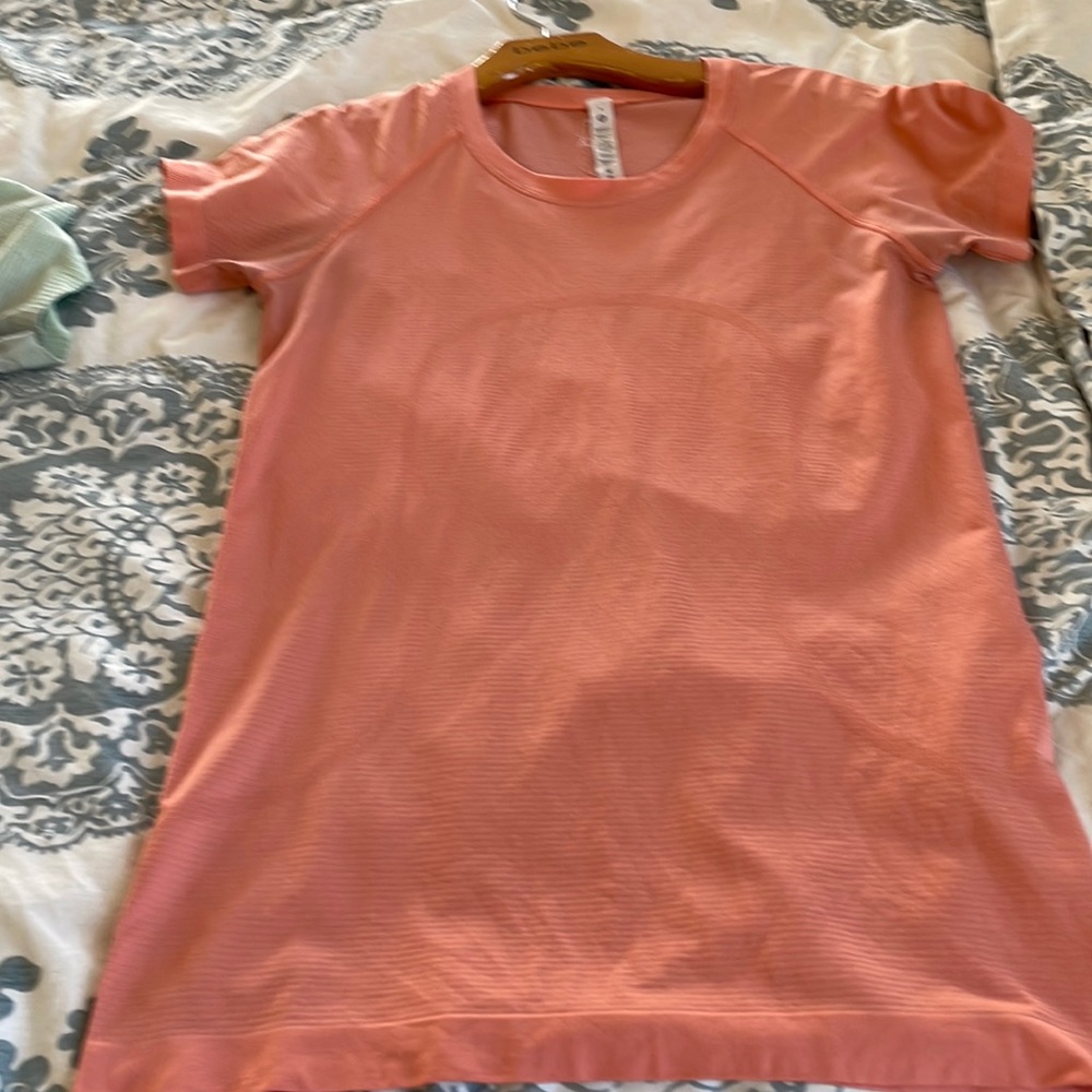 Lululemon Swiftly shirt